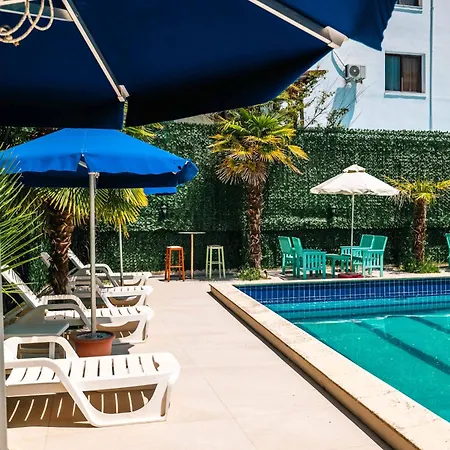 Kurti Hotel Golem (Tirana)