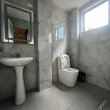 Hotel Lion Golem (Tirana)
