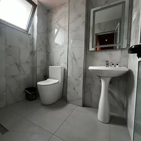 Lion Hotel Golem (Tirana)